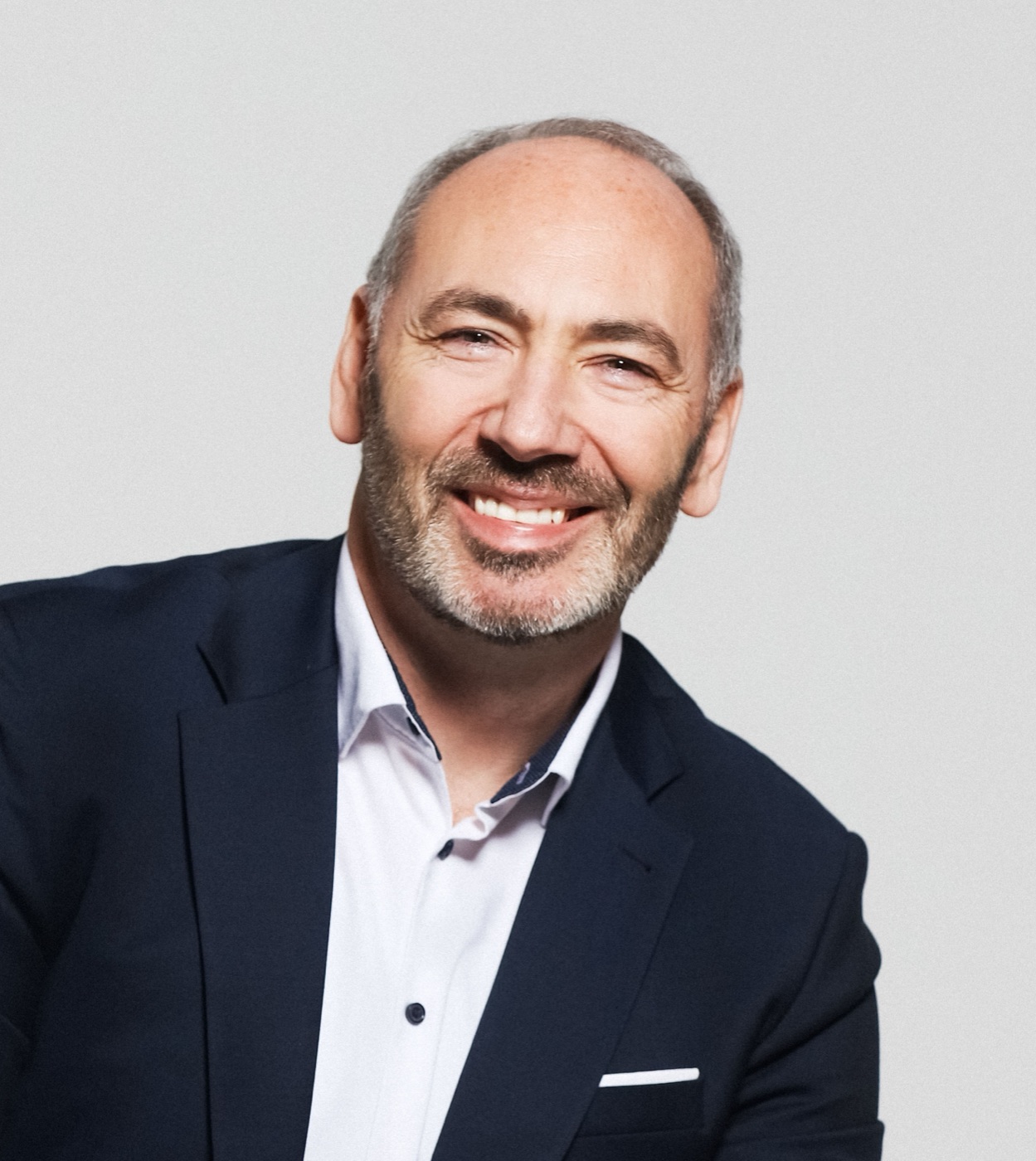 Porträt von Prof. Michael Schwertel, Autor von Wenn KI einen Körper bekommt